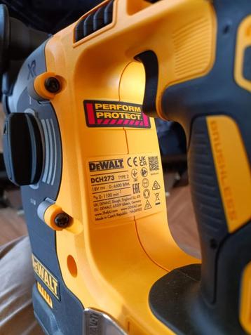 DCH273 Dewalt boorhamer / slagboormachine disponible aux enchères