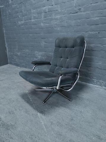 Vintage fauteuil beschikbaar voor biedingen