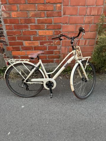 vrouwenfiets op te knappen €50 beschikbaar voor biedingen