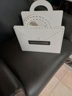 Kranten- of lectuurbakje, Enlèvement