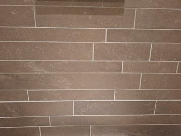 Tegels grijs +-3m² beschikbaar voor biedingen