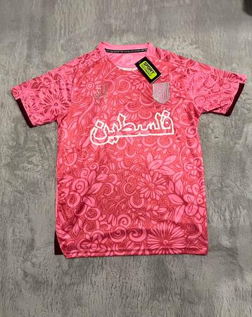 Roze shirt van FC Palestine beschikbaar voor biedingen