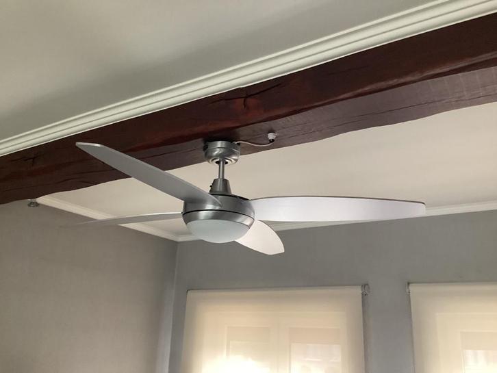 PLAFONDVENTILATOR met lamp, Elektronische apparatuur, Ventilatoren, Zo goed als nieuw, Plafondventilator, Ventilator met afstandsbediening