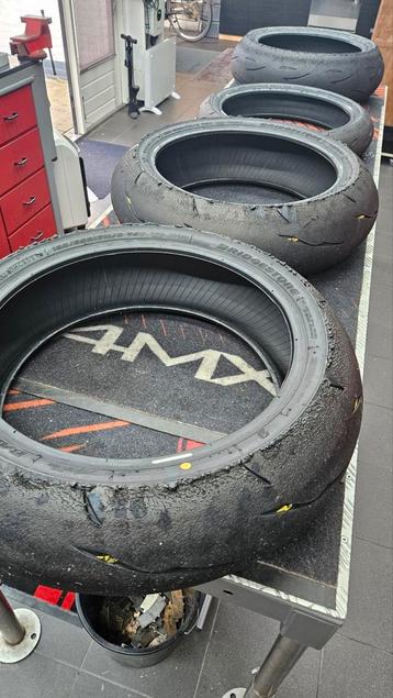 Gebruikte circuit banden Bridgestone R11 + Dunlop D212 