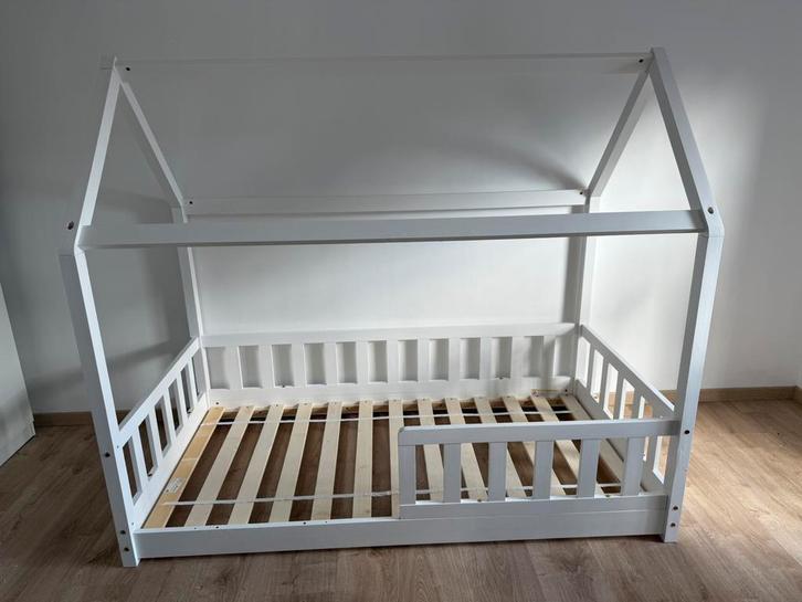 Kinde huisje bed, Kinderen en Baby's, Kinderkamer | Bedden, Zo goed als nieuw, Matras, Ophalen