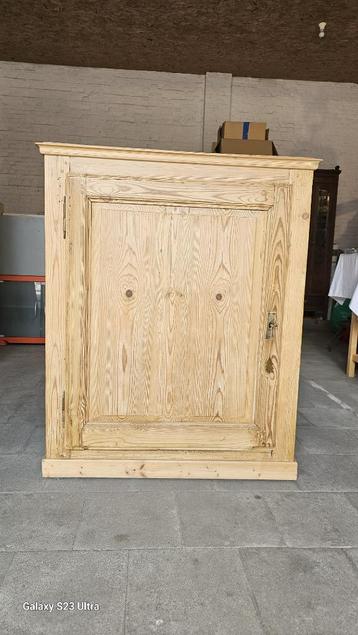 Muziekkastje in hout beschikbaar voor biedingen