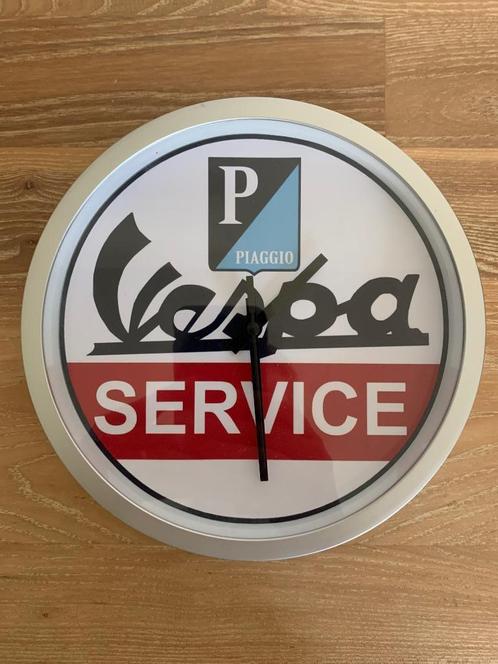 Decoratieve wandklok Vespa Service Piaggio, Antiek en Kunst, Curiosa en Brocante, Ophalen of Verzenden