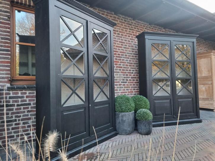 Vitrine en bois massif/meuble de buffet LIVRAISON GRATUITE, Maison & Meubles, Armoires | Vitrines, Comme neuf, Enlèvement ou Envoi