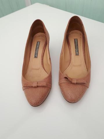 très belles chaussures vieux roze marque Sensunique t 38, Enlèvement, Rose