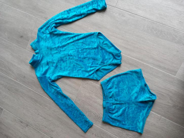 Lichtblauw turnpakje studio minne maat1/2, Sport en Fitness, Turnen, Zo goed als nieuw, Turnpak(je), Blauw, Ophalen of Verzenden