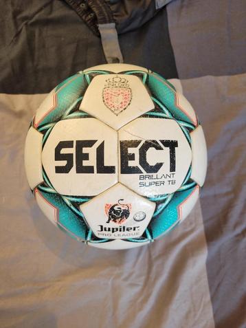 Ballon select de match Jupiler pro league Mouscron ( D1 Belg