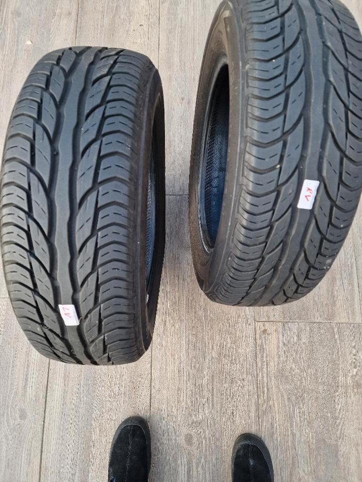 2 pneus sans jantes, Autos : Pièces & Accessoires, Pneus & Jantes, Pneu(s), Pneus été, 15 pouces, 195 mm, Véhicule de tourisme