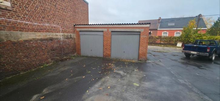 Deux garages dans clos sécurisé à vendre — Wasmes, Immo, Garages & Places de parking