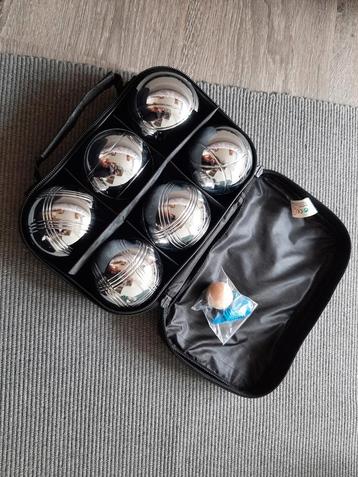 Pentaqueballen beschikbaar voor biedingen