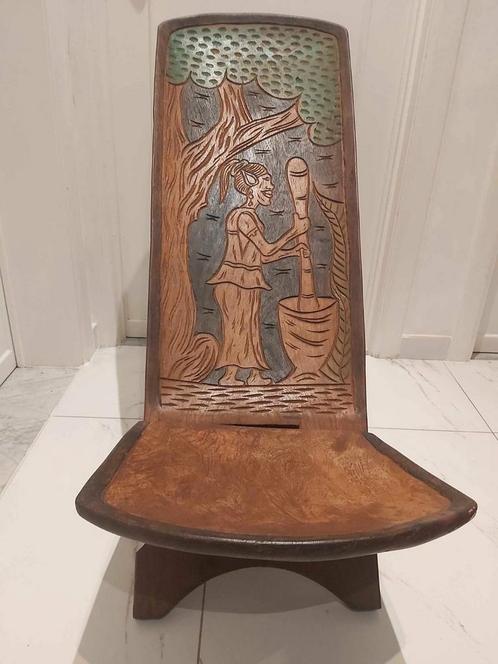 Te koop: Mooie Afrikaanse houten stoel, Antiek en Kunst, Kunst | Beelden en Houtsnijwerken, Ophalen of Verzenden