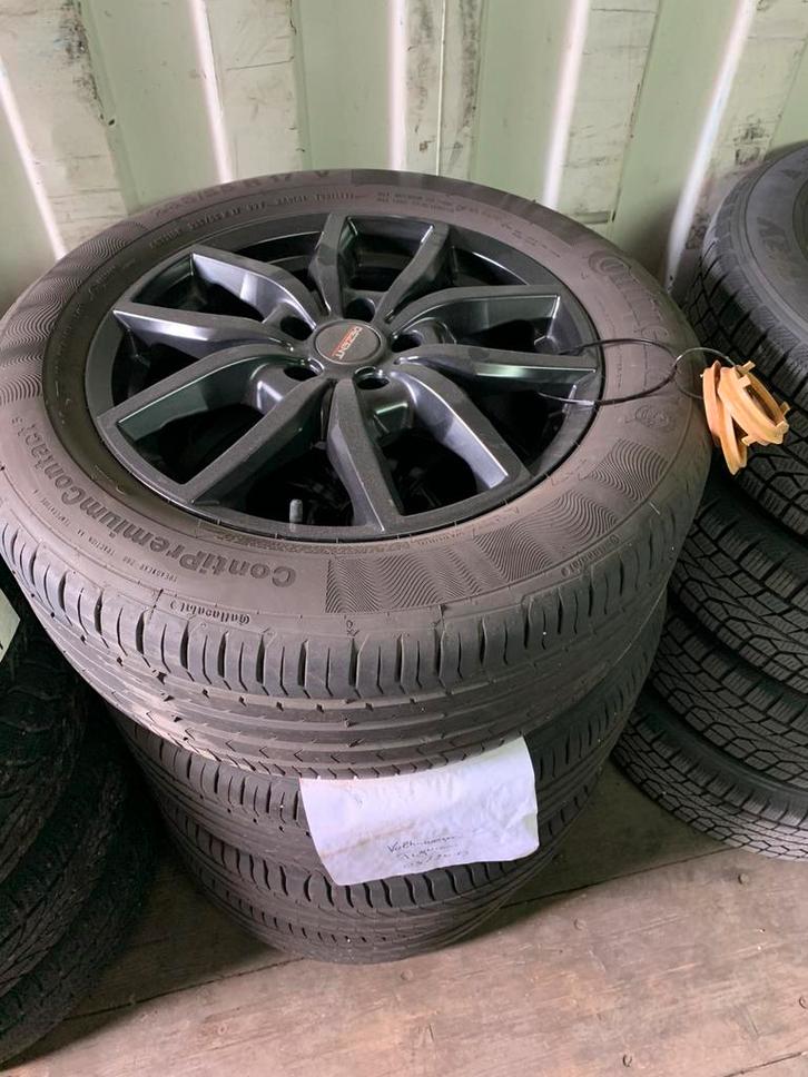 Volkswagen tiguan aluminium velgen met nieuwe banden, Auto-onderdelen, Banden en Velgen, Band(en), Zomerbanden, Ophalen