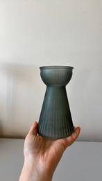 Matgroene glazen vaas, Ophalen