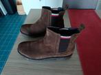 Tommy Hilfiger Chelsea boots daim 44, Kleding | Heren, Schoenen, Bruin, Boots, Ophalen of Verzenden, Zo goed als nieuw