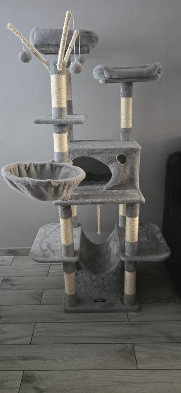 Lot complet pour chat : Arbre à chat + Panier + Litière+Joue beschikbaar voor biedingen