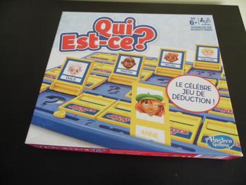 QUI EST-CE ?        HASBRO