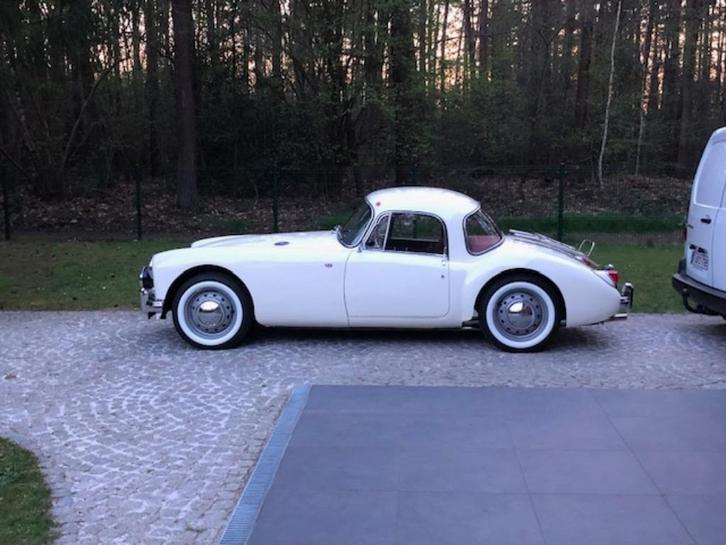 MAI 1957, Autos, Oldtimers & Ancêtres, Particulier, MG, Essence, Coupé, 2 portes, Boîte manuelle, Blanc, Autres couleurs, Cuir