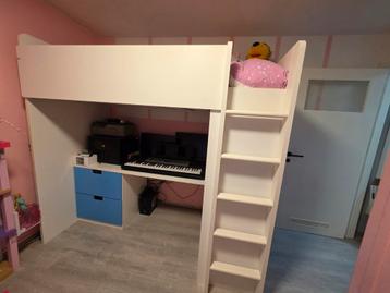 Hoogslaper met bureau en kleerkast  beschikbaar voor biedingen