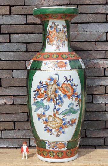 Een prachtige Chinese vaas beschikbaar voor biedingen