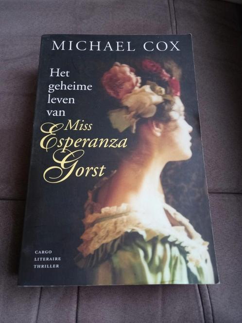 M. Cox - Het geheime leven van Miss Esperanza Gorst, Boeken, Thrillers, Gelezen, Europa overig, Ophalen of Verzenden