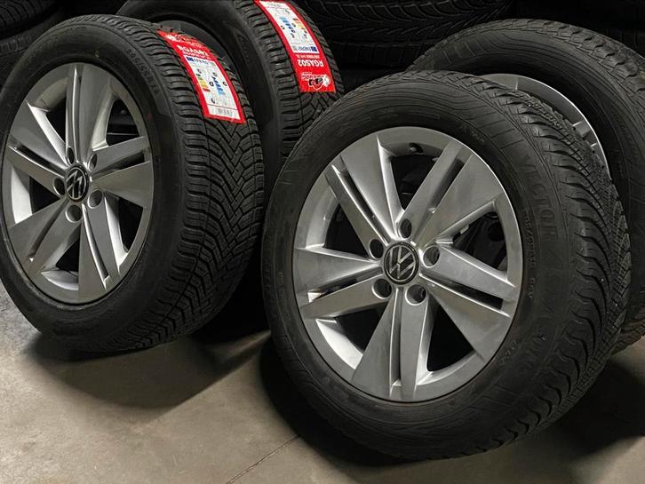 Zo goed als nieuwe VW-velgen met all-season banden!, Auto-onderdelen, Banden en Velgen, Band(en), 16 inch, 205 mm, Personenwagen