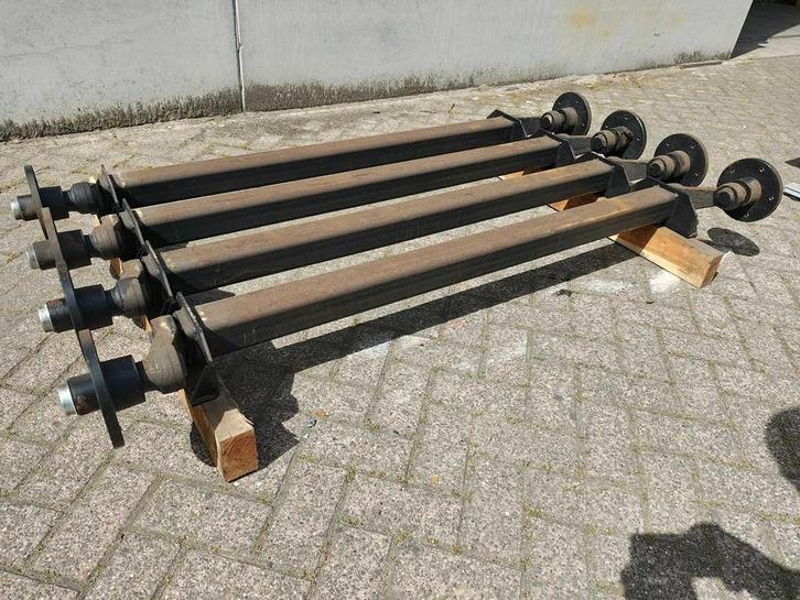 4x Knott - VG13-M - essieux de remorque, Articles professionnels, Agriculture | Outils, Autre, Autres types