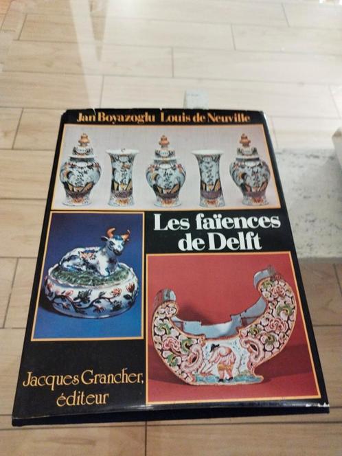 Très important ouvrage sur les faïences de Delft 302 pages, Antiquités & Art, Antiquités | Porcelaine, Enlèvement ou Envoi