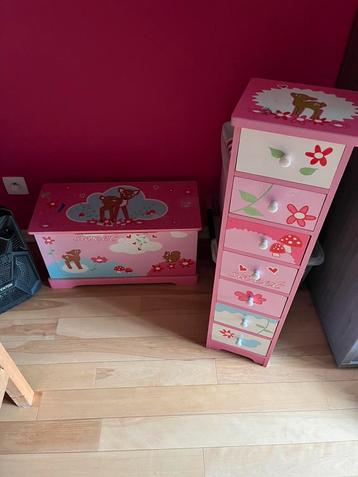 Kleerkasten voor kinderen beschikbaar voor biedingen