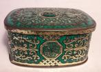 Ancienne boite en fer blanc avec décoration dorée, Collections, Enlèvement ou Envoi, Utilisé