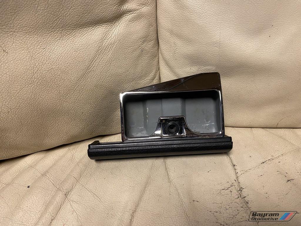 Bmw E34 asbak voor dashboard sedan touring m5 5-serie zwart, Auto-onderdelen, Interieur en Bekleding, Gebruikt, -, -, Ophalen of Verzenden