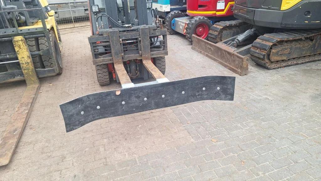 sneeuwschuiver 170 cm met lepelinsteek voor lepels tot max 1