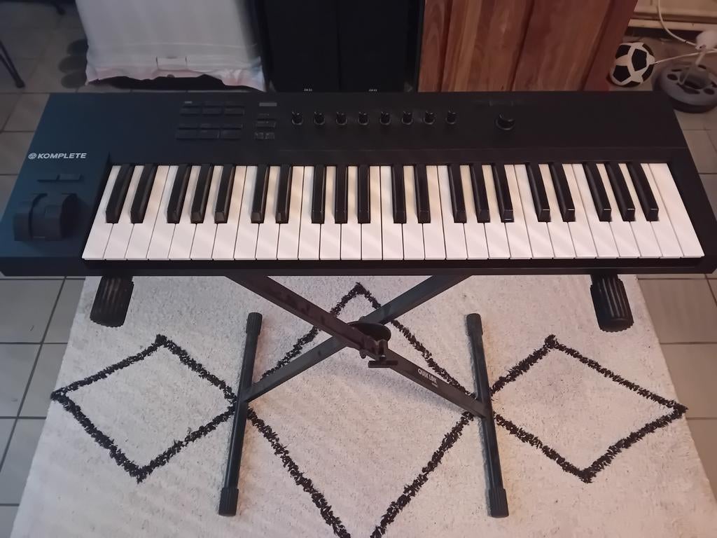 MIDI Keyboard Komplete Kontrol A49, Musique & Instruments, Enlèvement