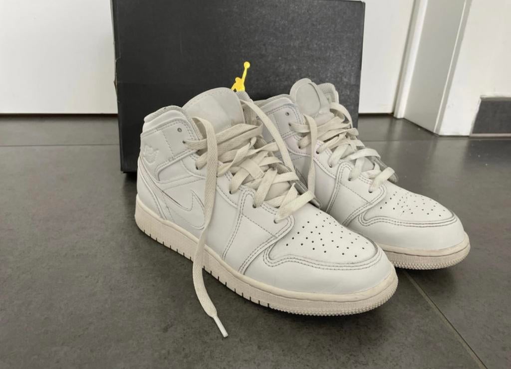 Witte Nike Air Jordan Mid, Kleding | Dames, Schoenen, Ophalen, Wit, Zo goed als nieuw, Sneakers