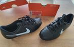 Nike Tiempo Voetbalschoenen. Maat 34. Nieuw en ongebruikt, Sport en Fitness, Voetbal, Ophalen, Nieuw, Schoenen