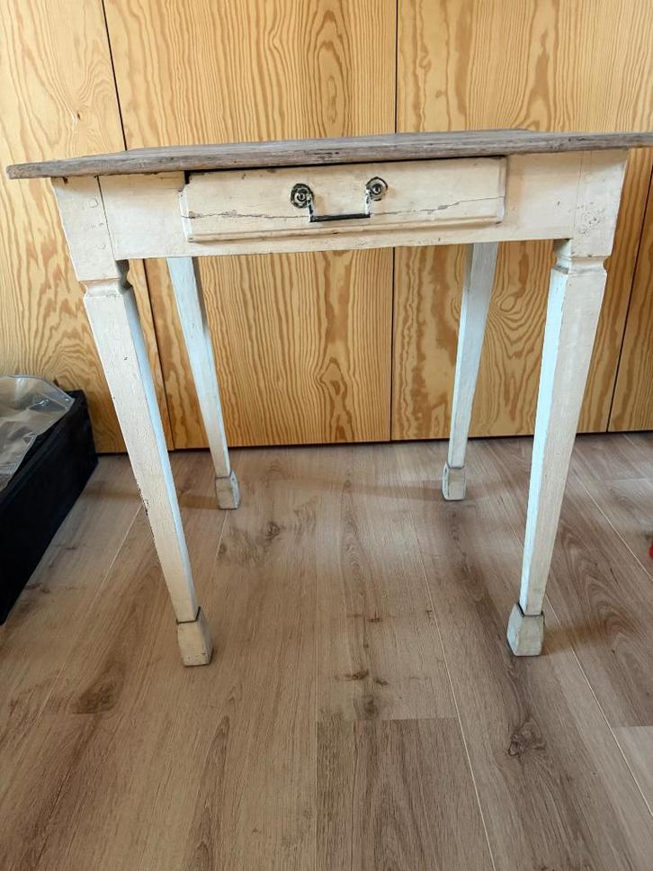 Très belle table ancienne, Maison & Meubles, Tables | Tables d'appoint, Utilisé, Carré, 60 cm ou plus, Bois, Enlèvement