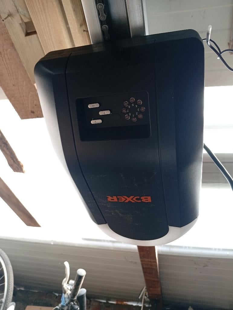 Moteur + rail pour porte de garage, Bricolage & Construction, Moteurs, Comme neuf, Autres types, Moins de 1400 tpm, Enlèvement