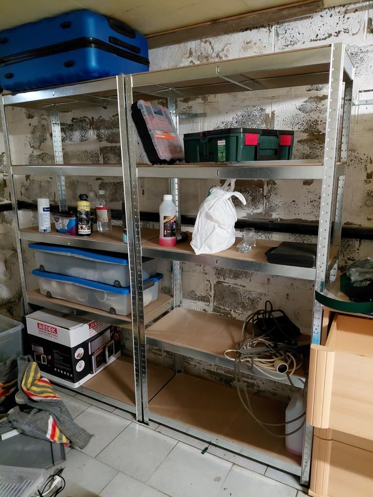 Lot de deux etageres en metal pour rangement, Enlèvement