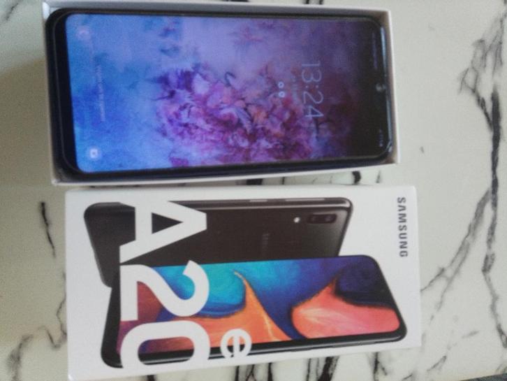 Samsung Galaxy A20e – Nette staat – Met doos, Télécoms, Téléphonie mobile | Samsung, Comme neuf, Galaxy A, 32 GB, Android OS, Noir