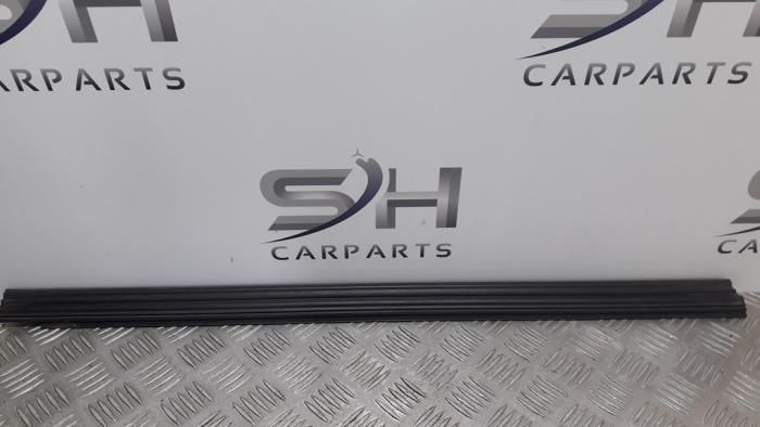 Bande décorative d'un Mercedes E-Klasse, 3 mois de garantie, Utilisé, -, -