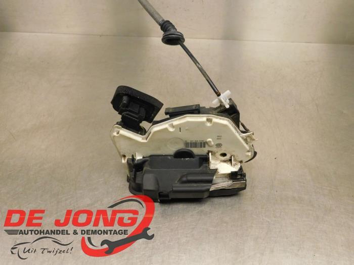 Serrure portière mécanique 4portes arrière droite d'un Vo, Autos : Pièces & Accessoires, Volkswagen, -, 3 mois de garantie, Utilisé