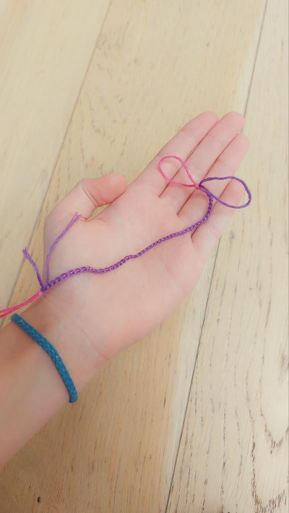 Gevlochten arembandje, Ophalen of Verzenden, Paars