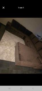 Hoeksalon, Enlèvement