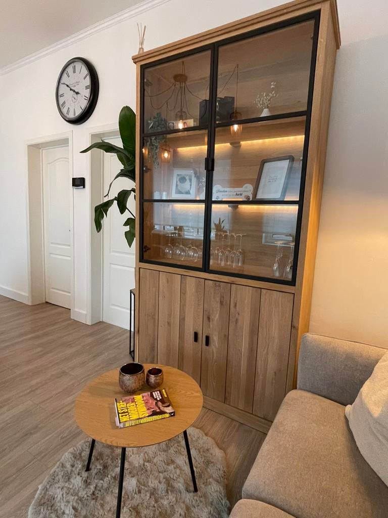 Vitrine/barkast, Ophalen, Met deur(en), 100 tot 150 cm, 200 cm of meer