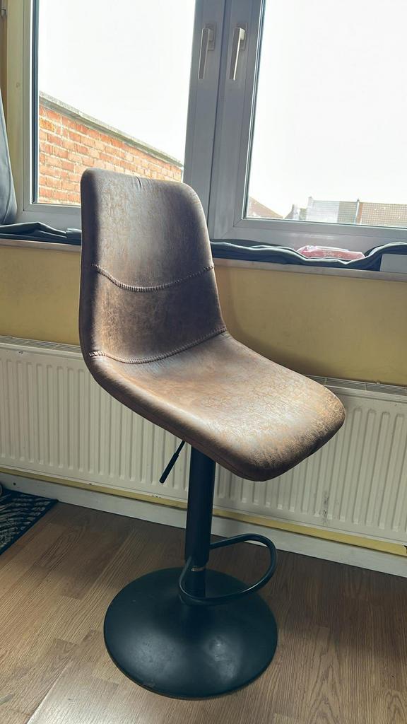 chaise haute, Maison & Meubles, Tabourets de bar, 4 tabourets, Enlèvement ou Envoi, Comme neuf, Avec repose-pieds