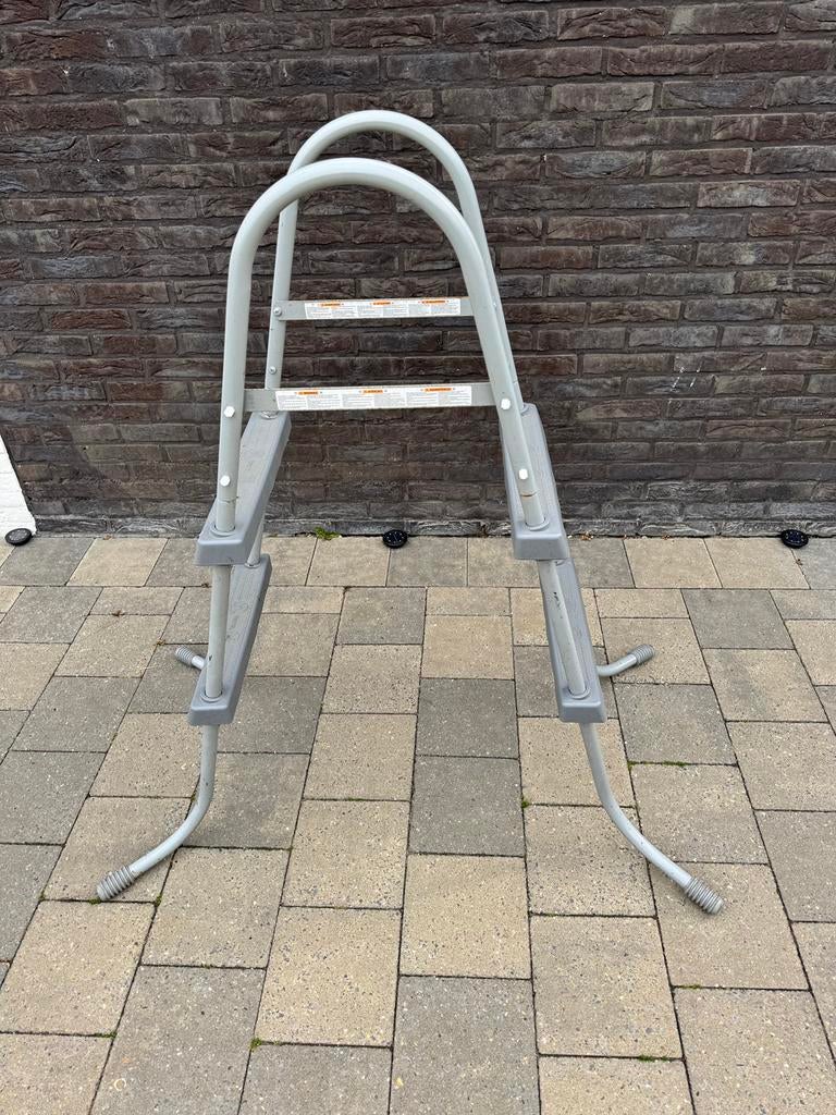 Laddertje kinderzwembad, Ophalen, Gebruikt