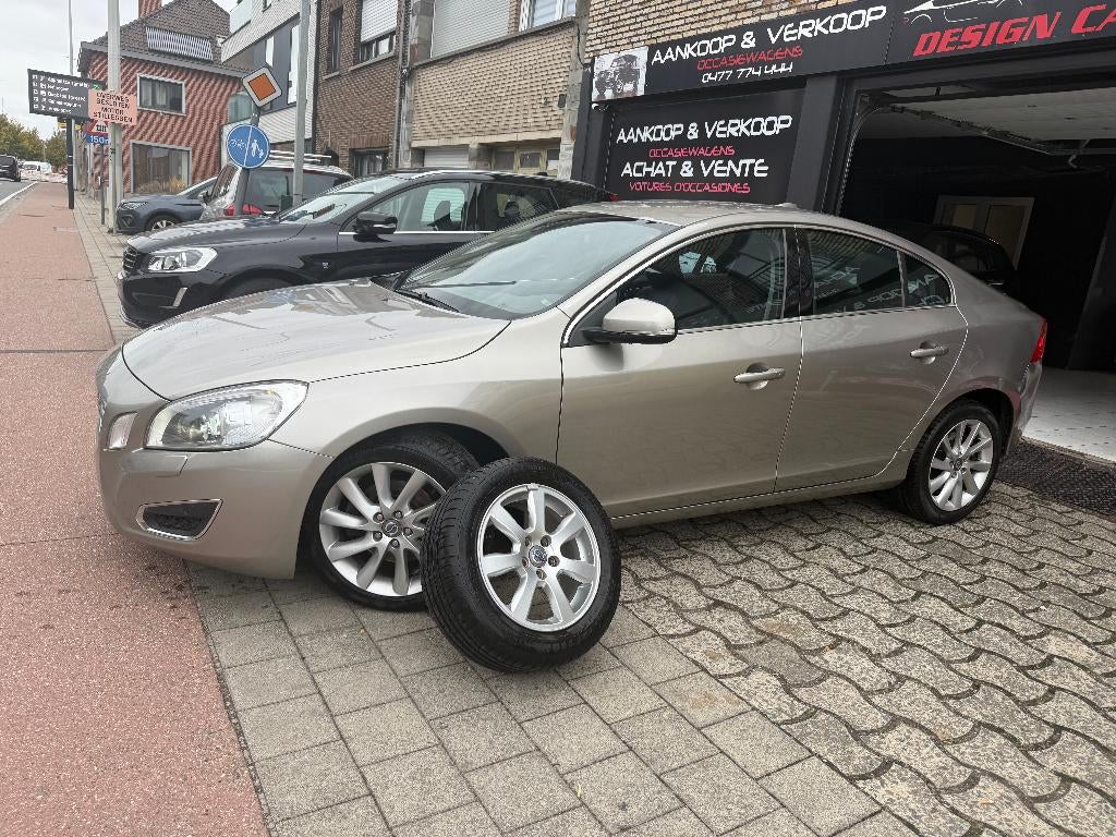 Volvo S60 D3 5 Cilinders Volledig Xenon lederen navigatie, Auto's, Volvo, S60, Leder, Zilver of Grijs, Te koop